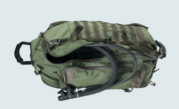 Sac étanche de transport de materiel avec compensateur de flottabilité